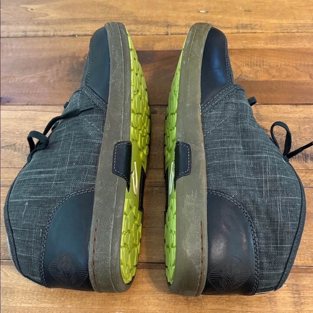 OluKai Men's Black and Yellow Chukka Boots, 9